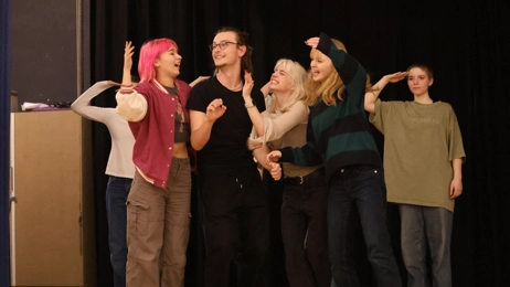 IMPULS - TEATERHOLD  - Klik for at tilmelde dig